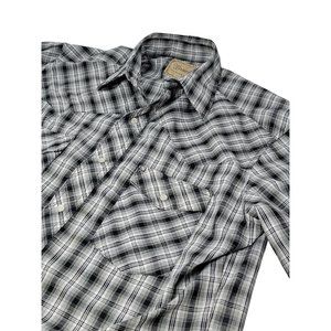 Wrangler Western Wear Pearl Snap Shirt Size Medium Gray Plaid‎ Short Sleeve